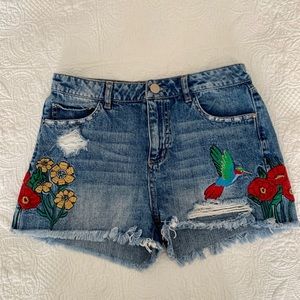 Design lab high wasted short with embroidery